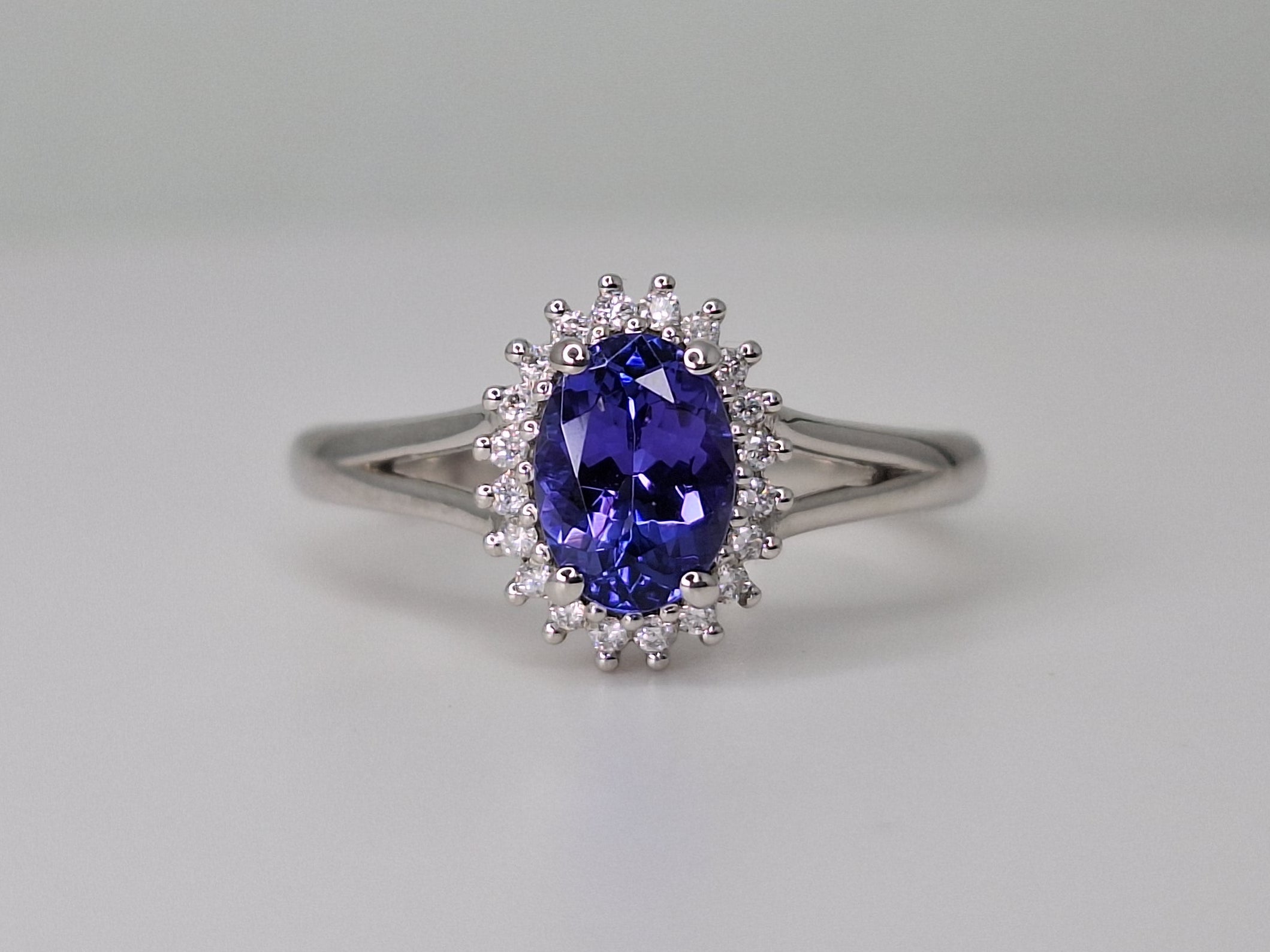 9ct white gold ring