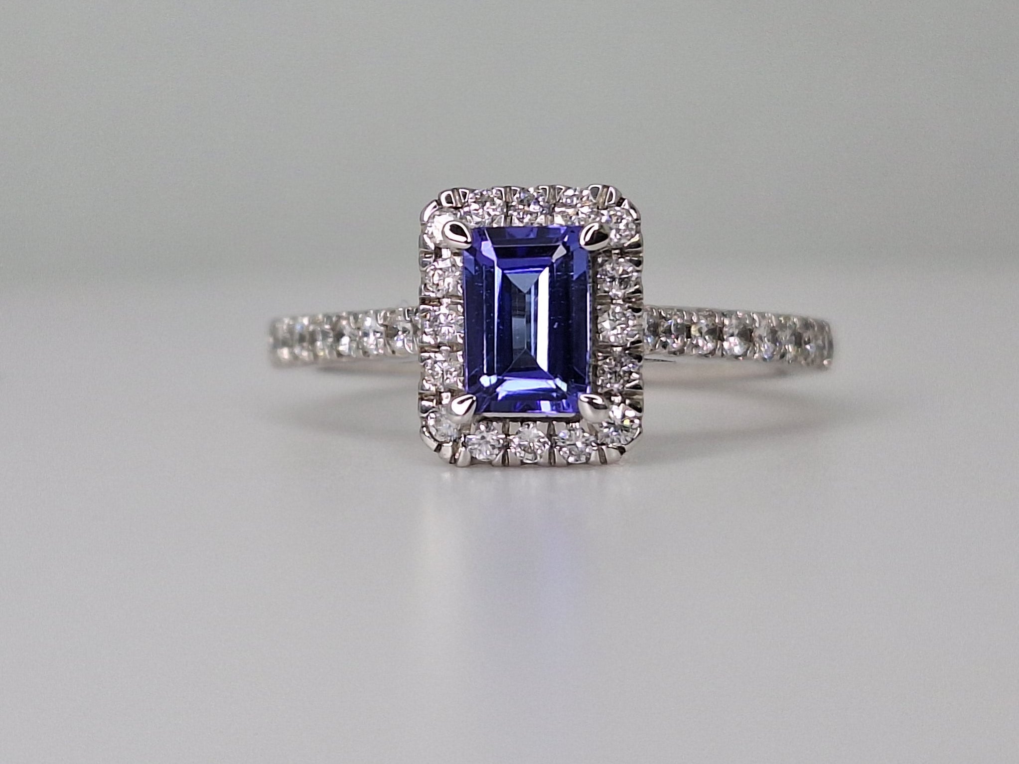 9ct white gold ring