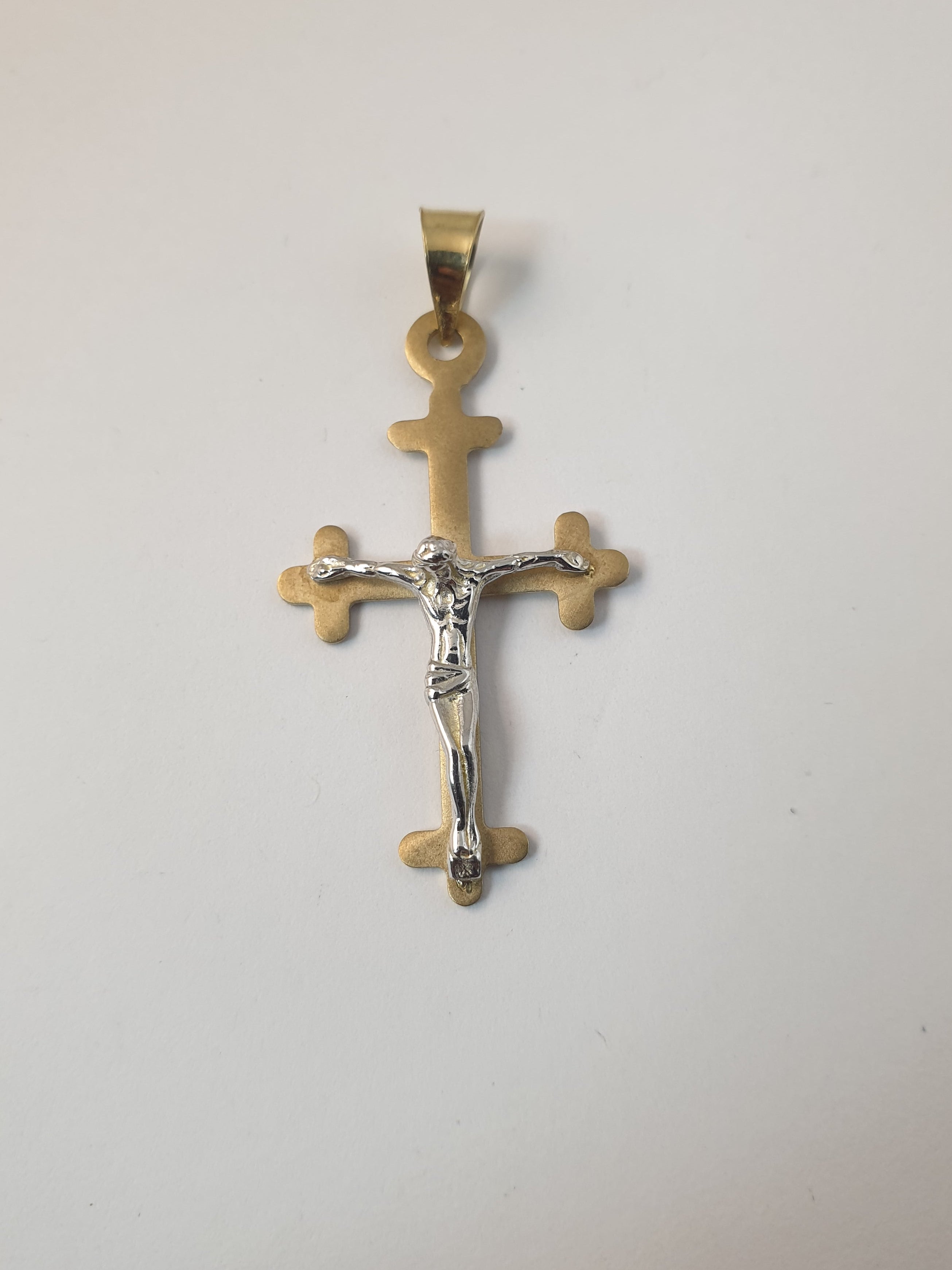9ct yellow gold crucifix