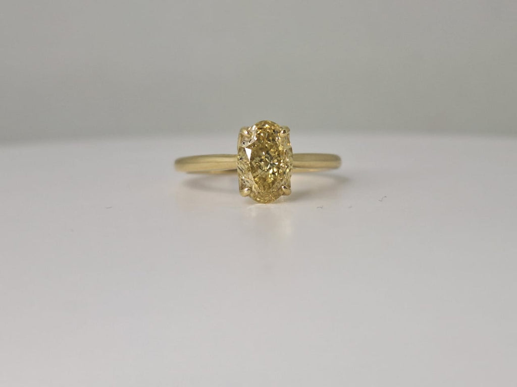 9ct yellow gold ring with laboratory grown diamond